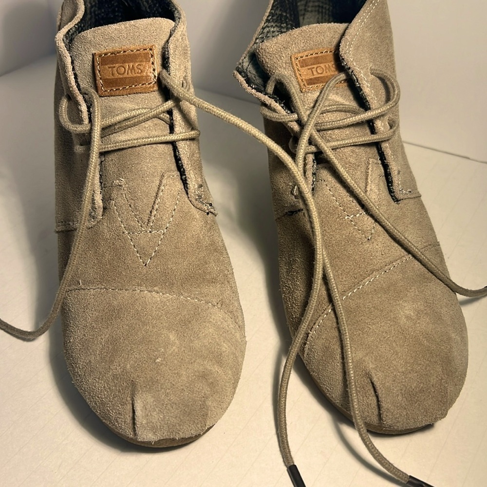 TOMS Desert Wedge Taupe Tan Booties Size 7W BOHO